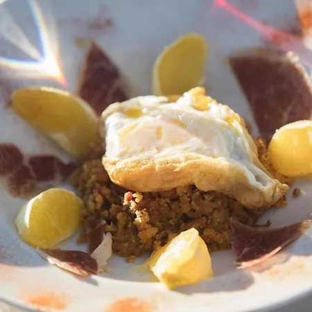 Tugasa El Almendral מלון