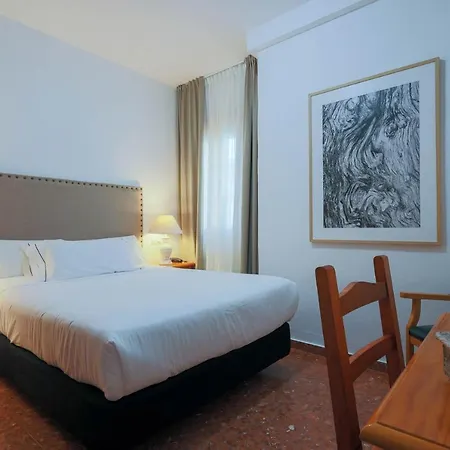 מלון Tugasa El Almendral